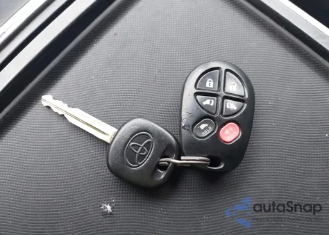 2014 Toyota Sienna Se 8 Passenger from USA, damaged, VIN 5TDXK3DCXES460558